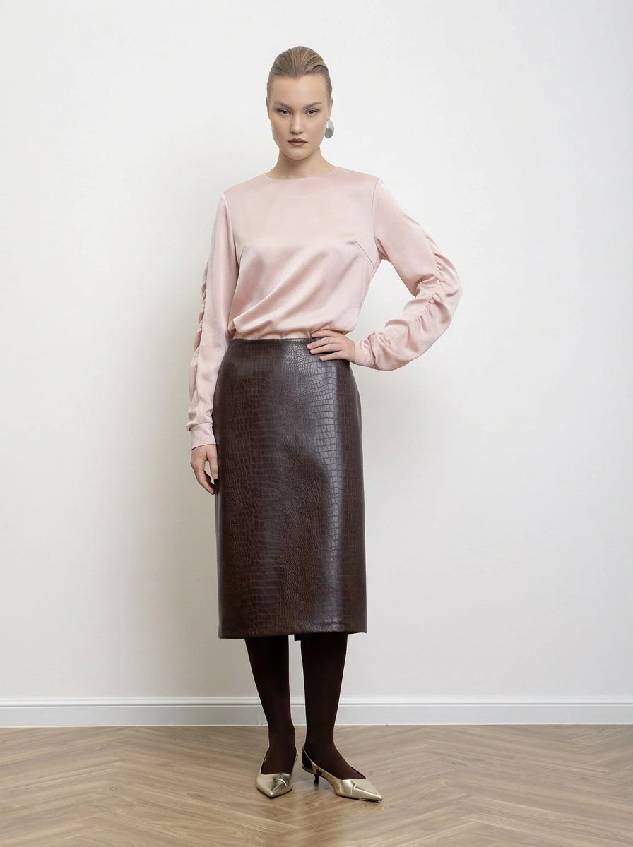 Пудровая блуза со сборкой