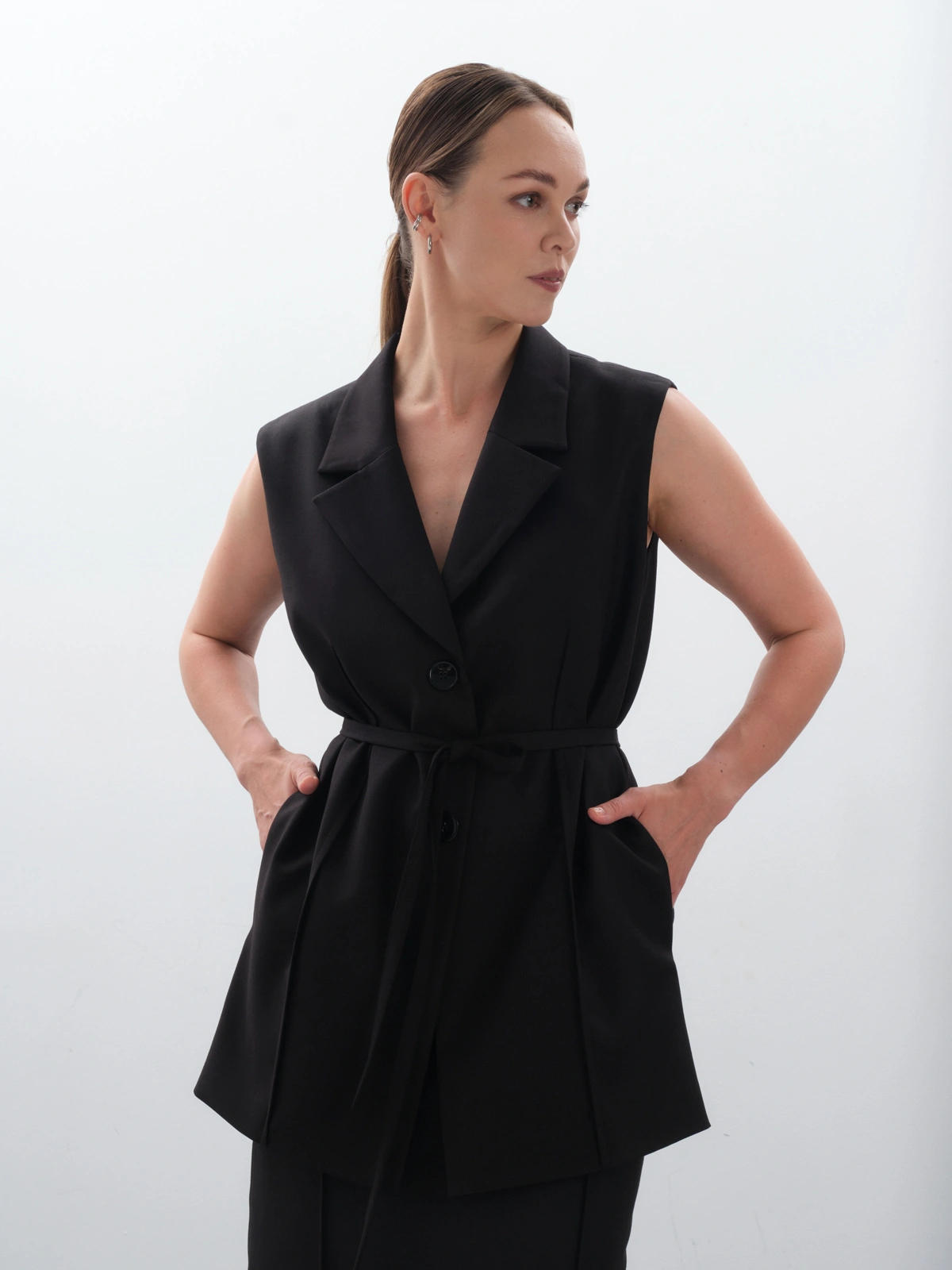 жилет женский, купить жилет женский, жилет женский удлиненный, черный жилет женский, жилет женский классический, жилетка женская, жилет женский офисный, удлиненный жилет с поясом, жилет под брюки женский, деловой жилет женский, жилет-пиджак женский без рукавов, костюмный жилет женский, купить черный удлиненный жилет, жилет-жакет женский, с чем носить удлиненный жилет, жилет на пуговицах с воротником, жилет как третий слой в одежде, жилет женский на голое тело, жилет платье