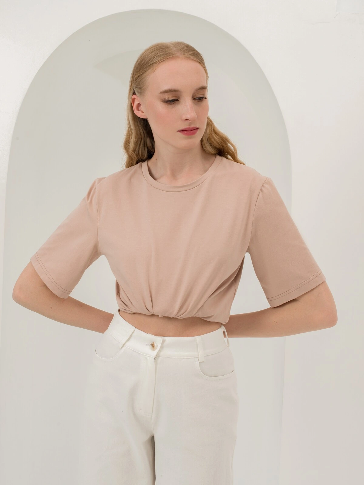 Бежевая базовая футболка