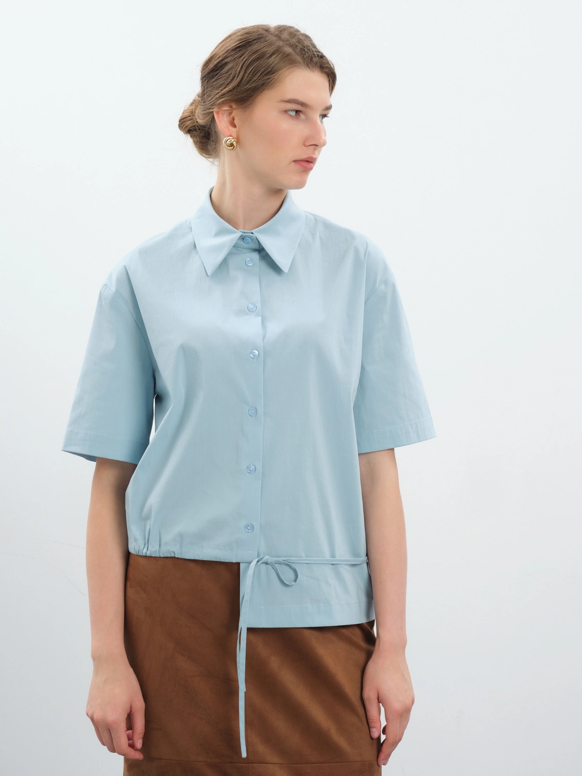 Голубая блуза с асимметричным низом