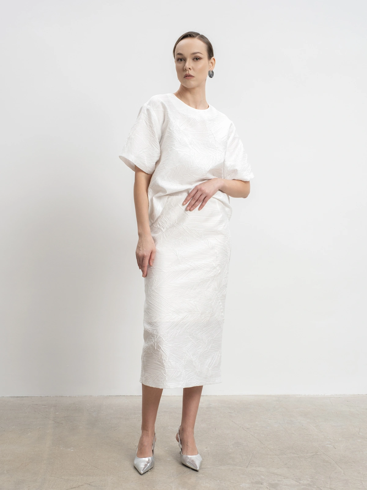 Белая юбка из жатой ткани