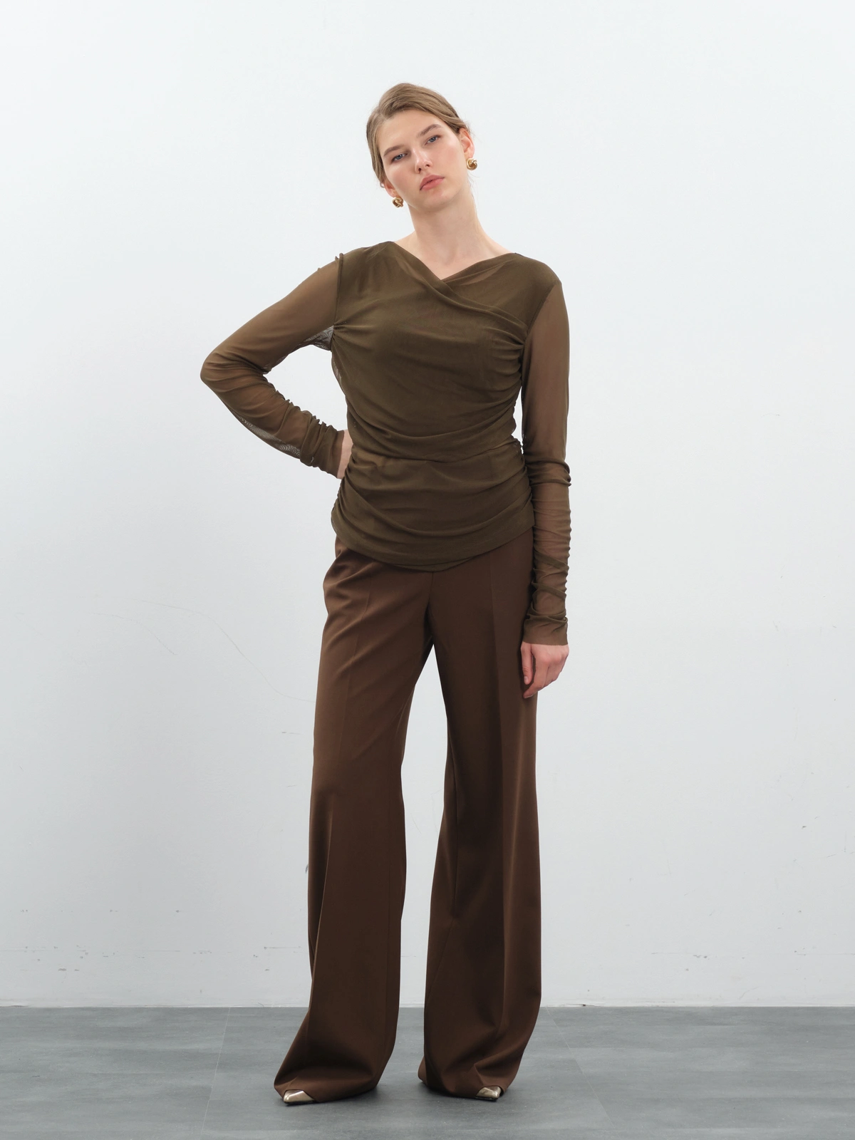 Лонгслив-сетка в оттенке хвои