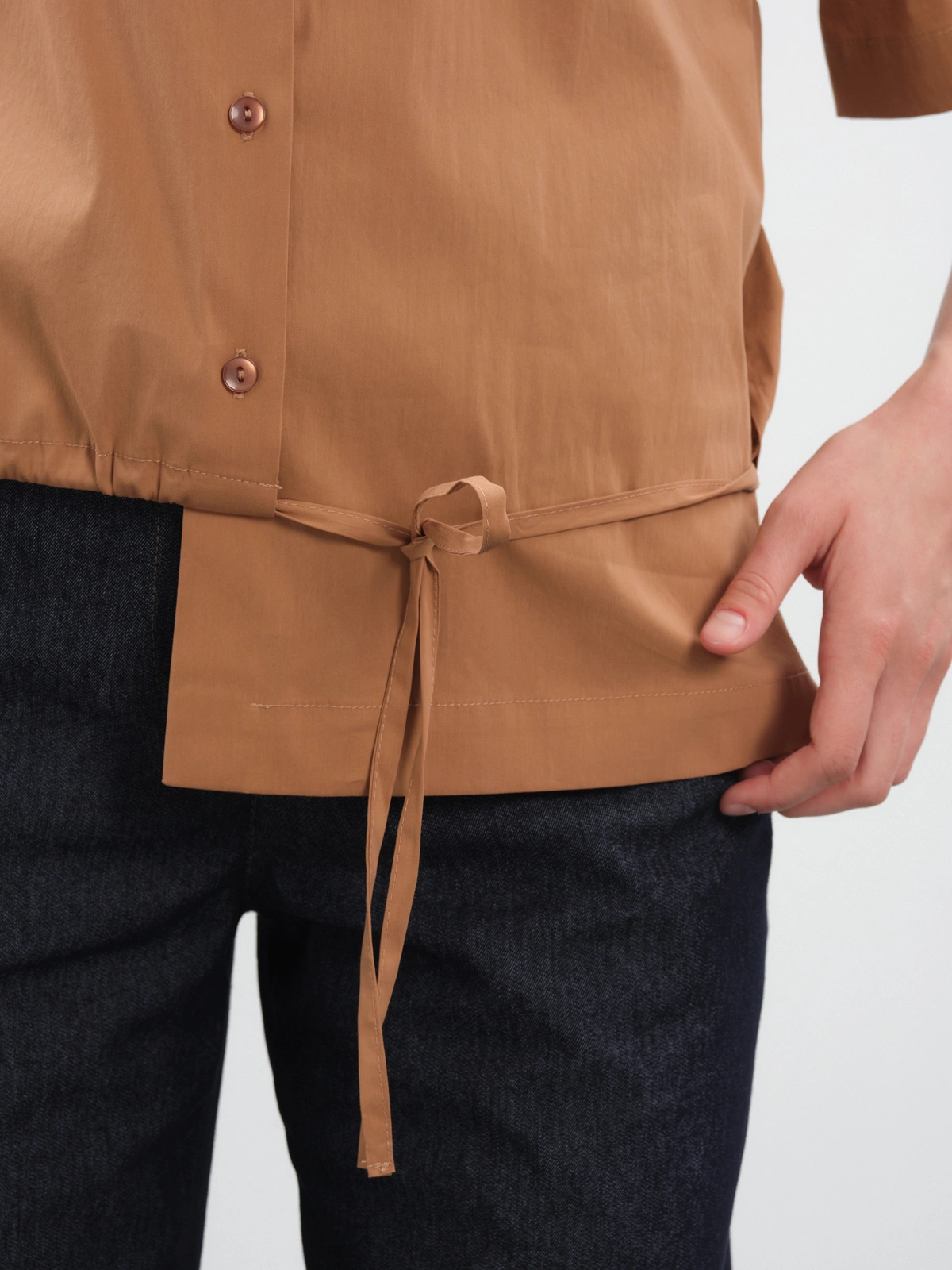 Коричневая блуза с асимметричным низом