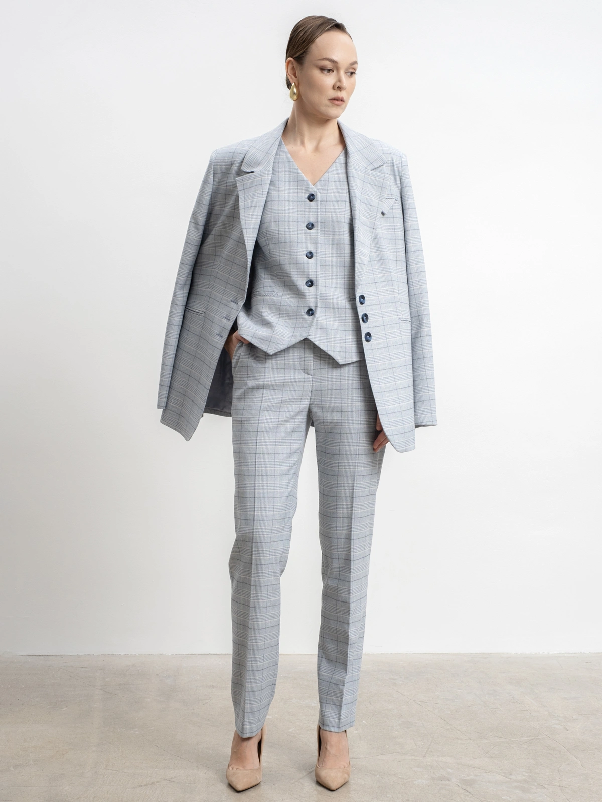 Голубой жакет в клетку