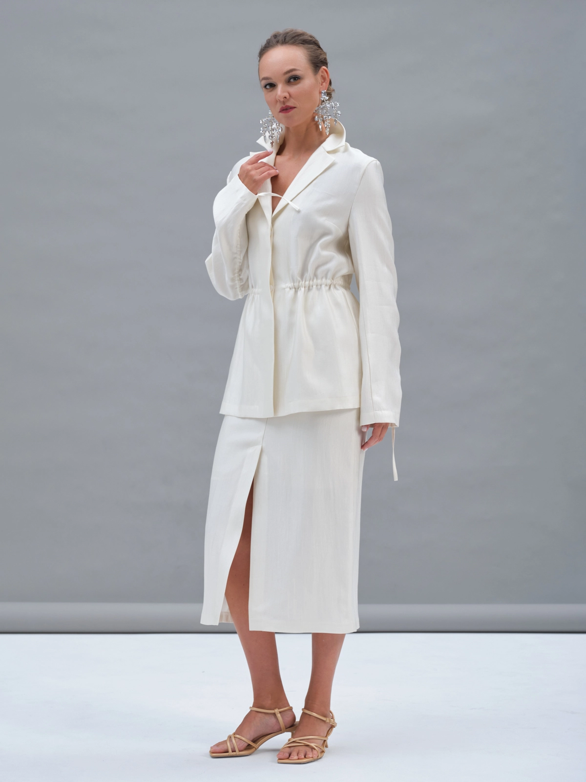 Белый жакет на кулиске Aurora