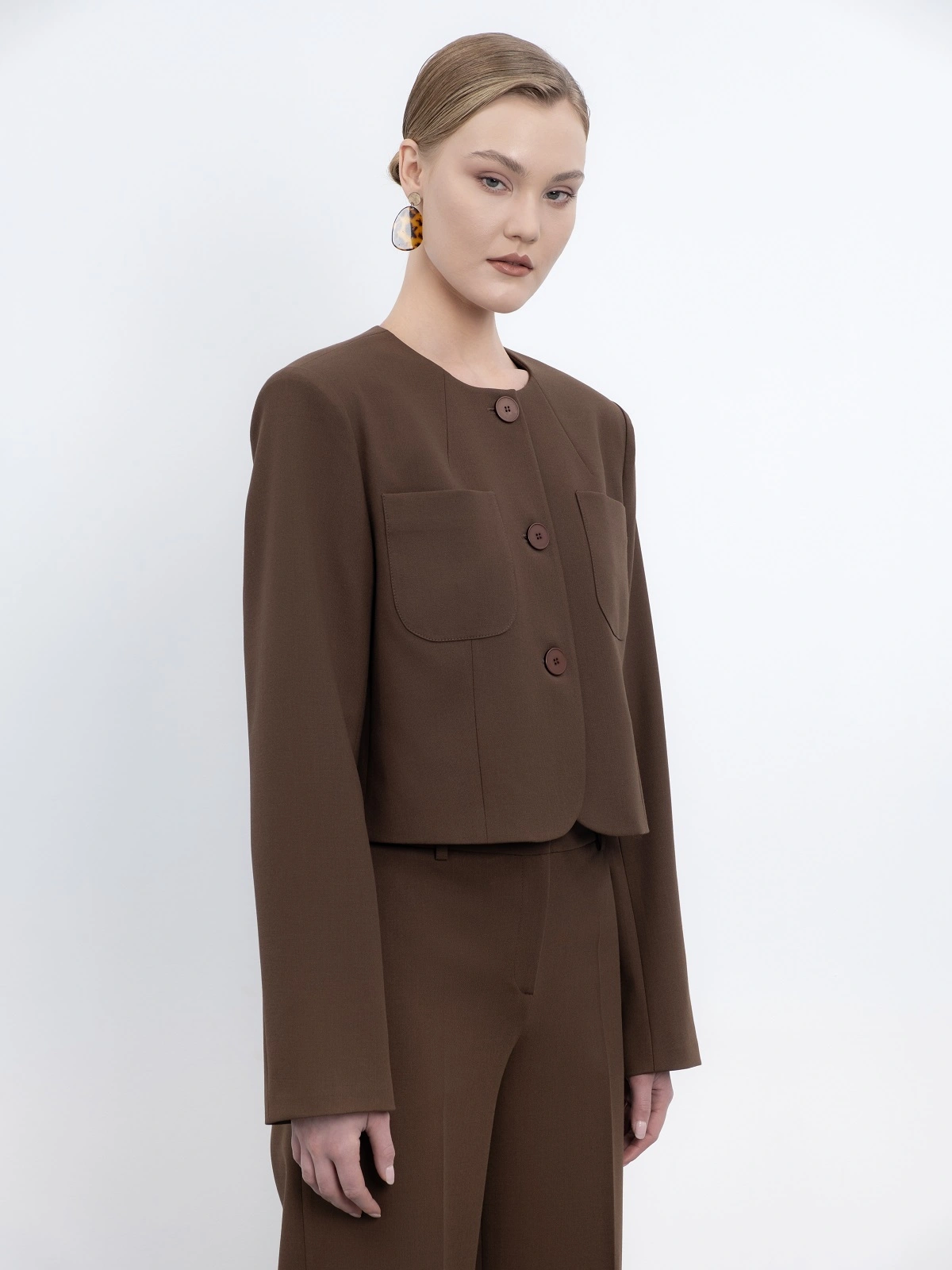 Укороченный жакет в кофейном оттенке
