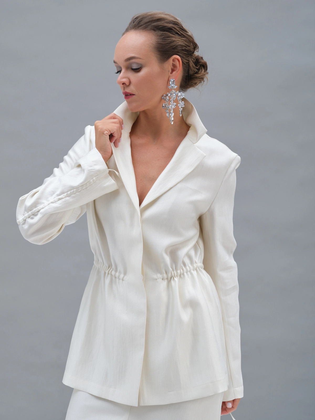 Белый жакет на кулиске Aurora