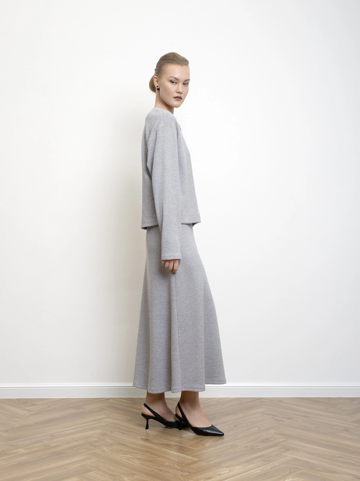 Серая трикотажная юбка