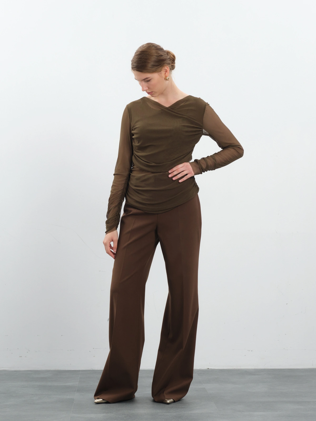 Лонгслив-сетка в оттенке хвои