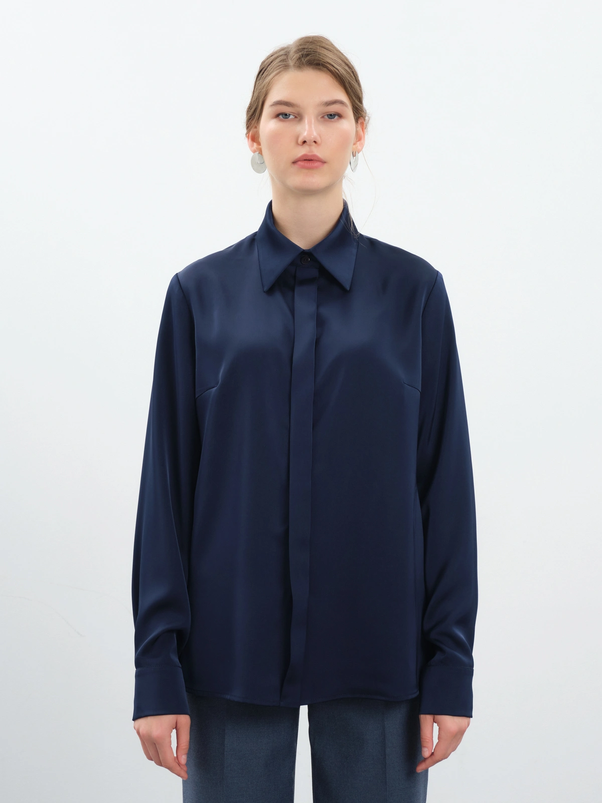 Синяя атласная блуза