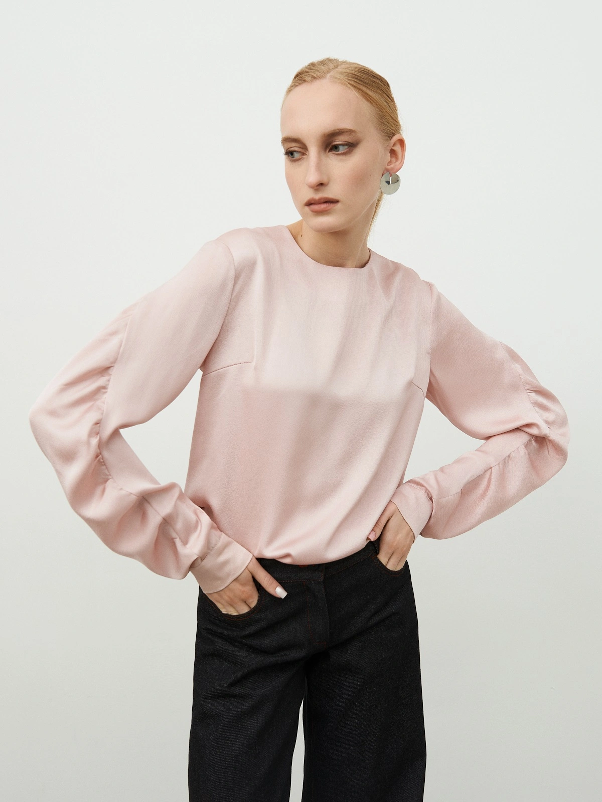 Пудровая блуза со сборкой