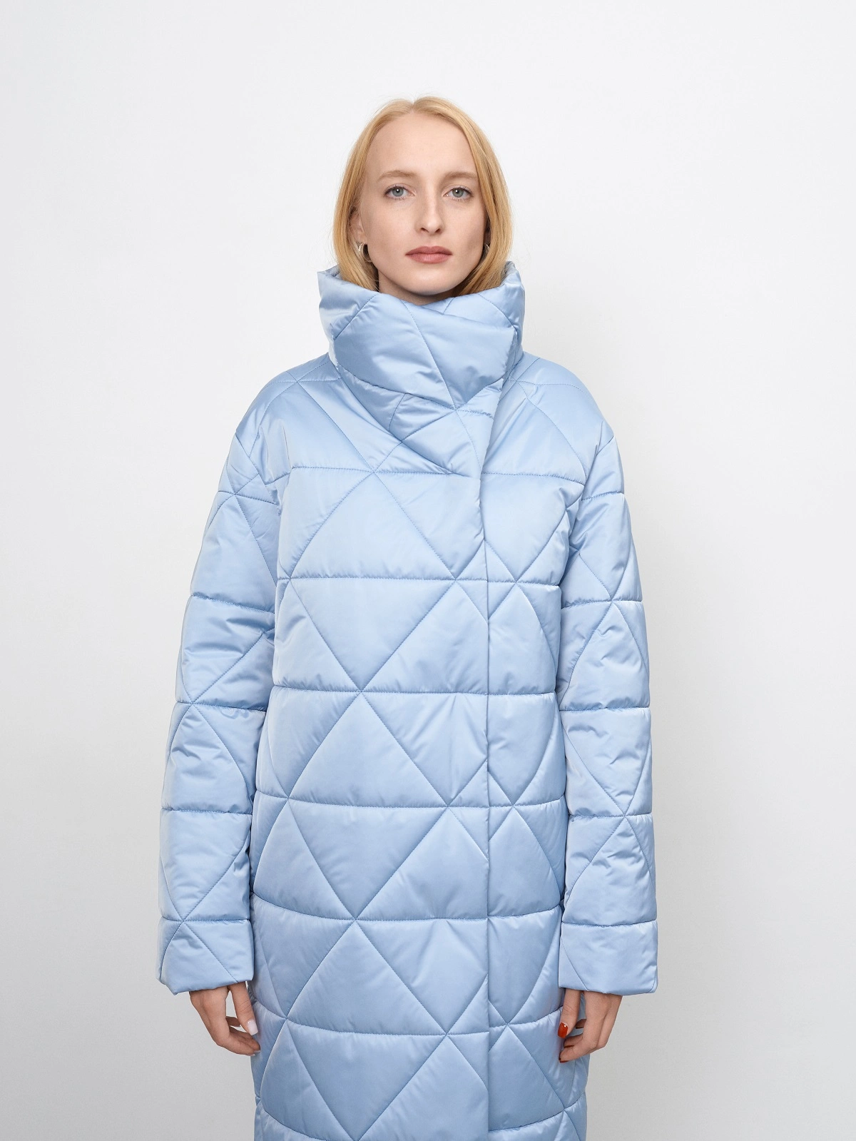 Голубой пуховик