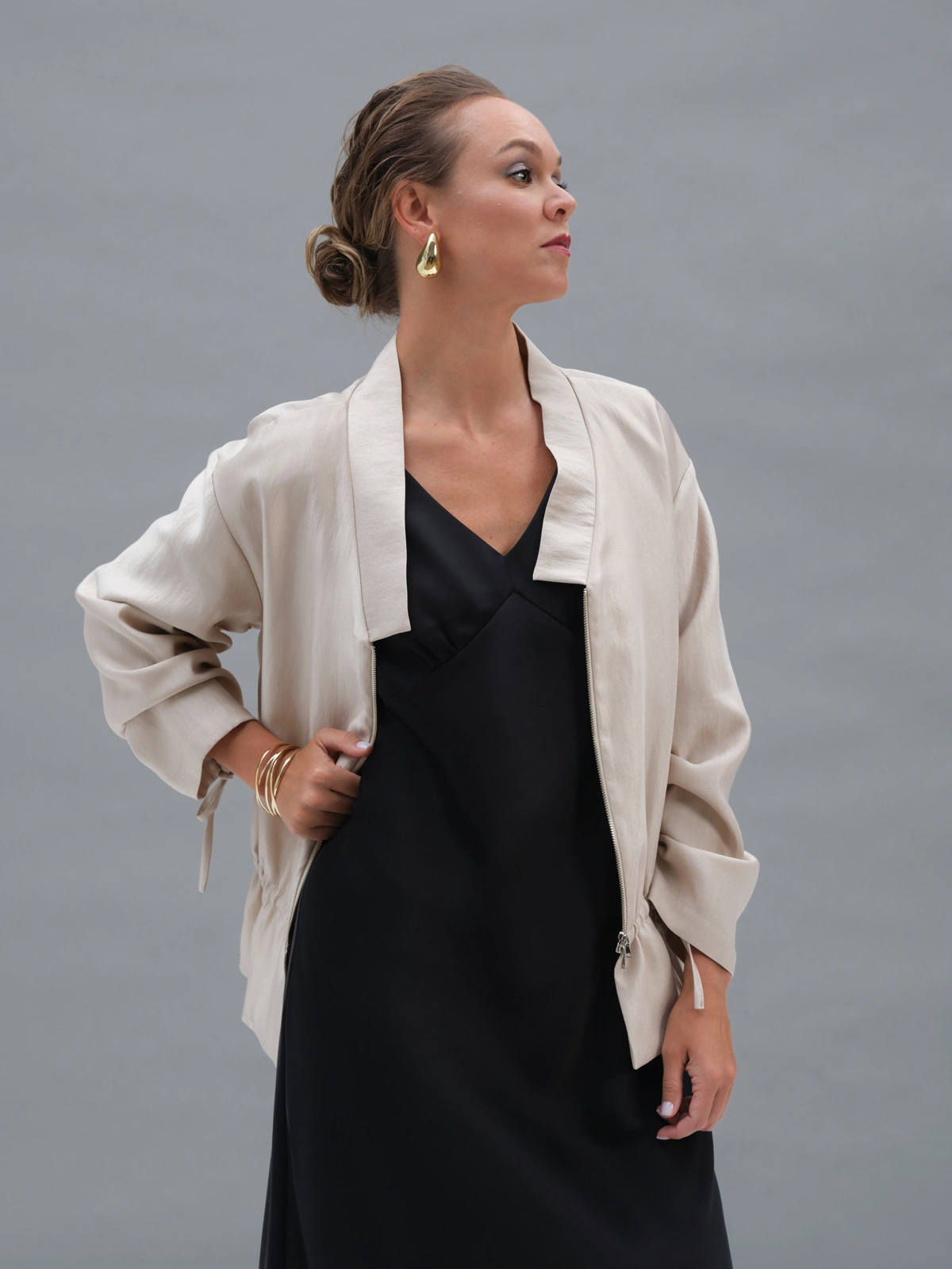 Черное атласное платье Hecate