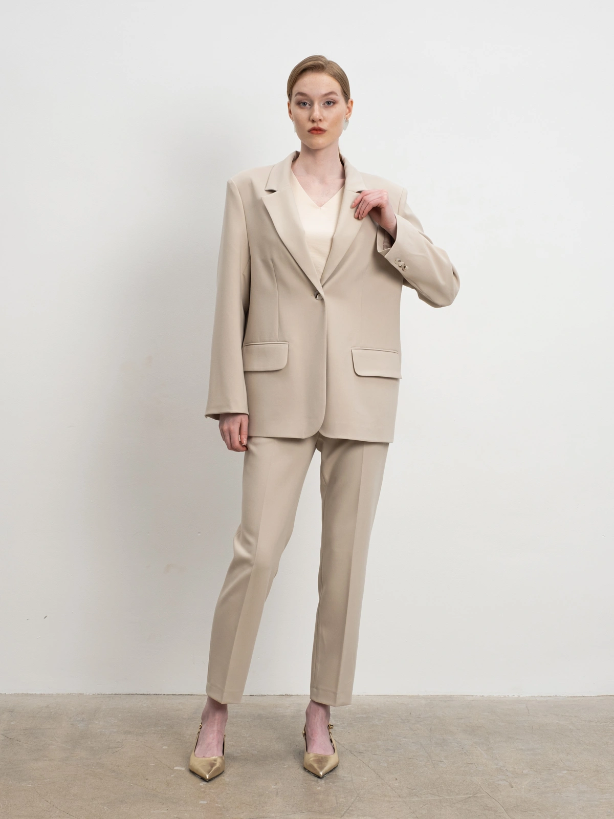 Бежевый жакет оверсайз