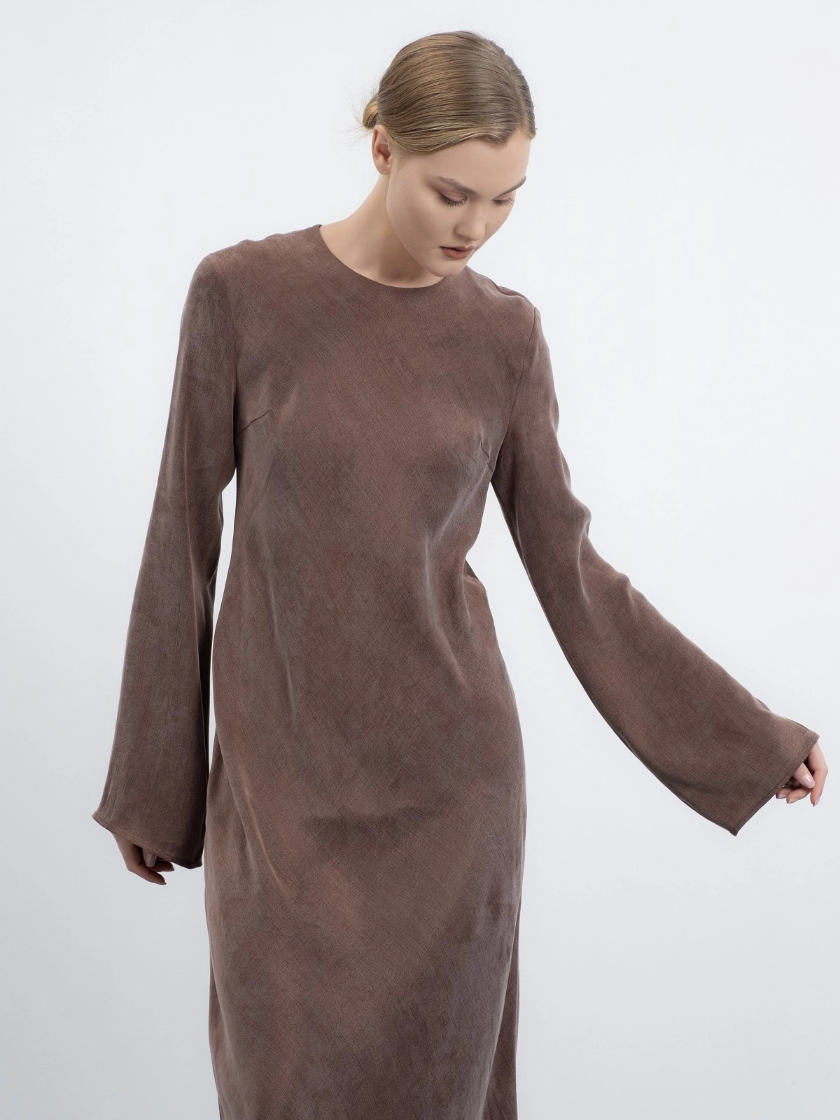 Меланжевое платье в оттенке мокко