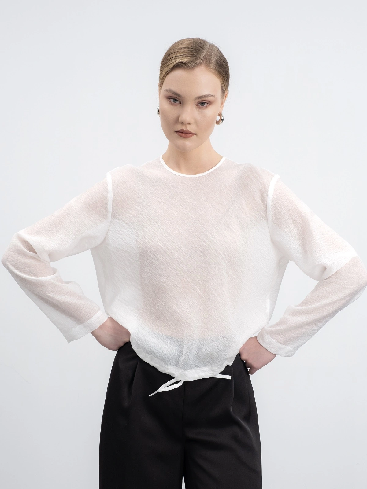 Молочная блуза на кулиске