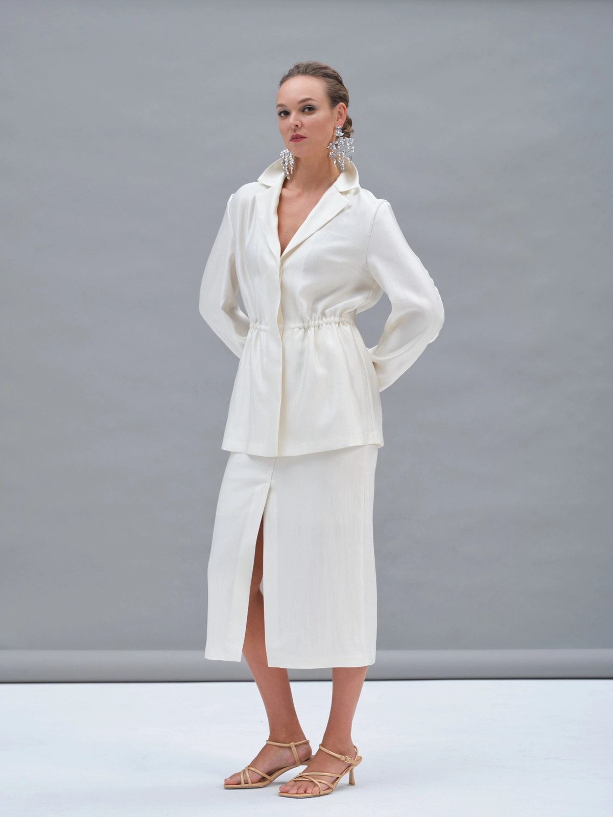 Белый жакет на кулиске Aurora