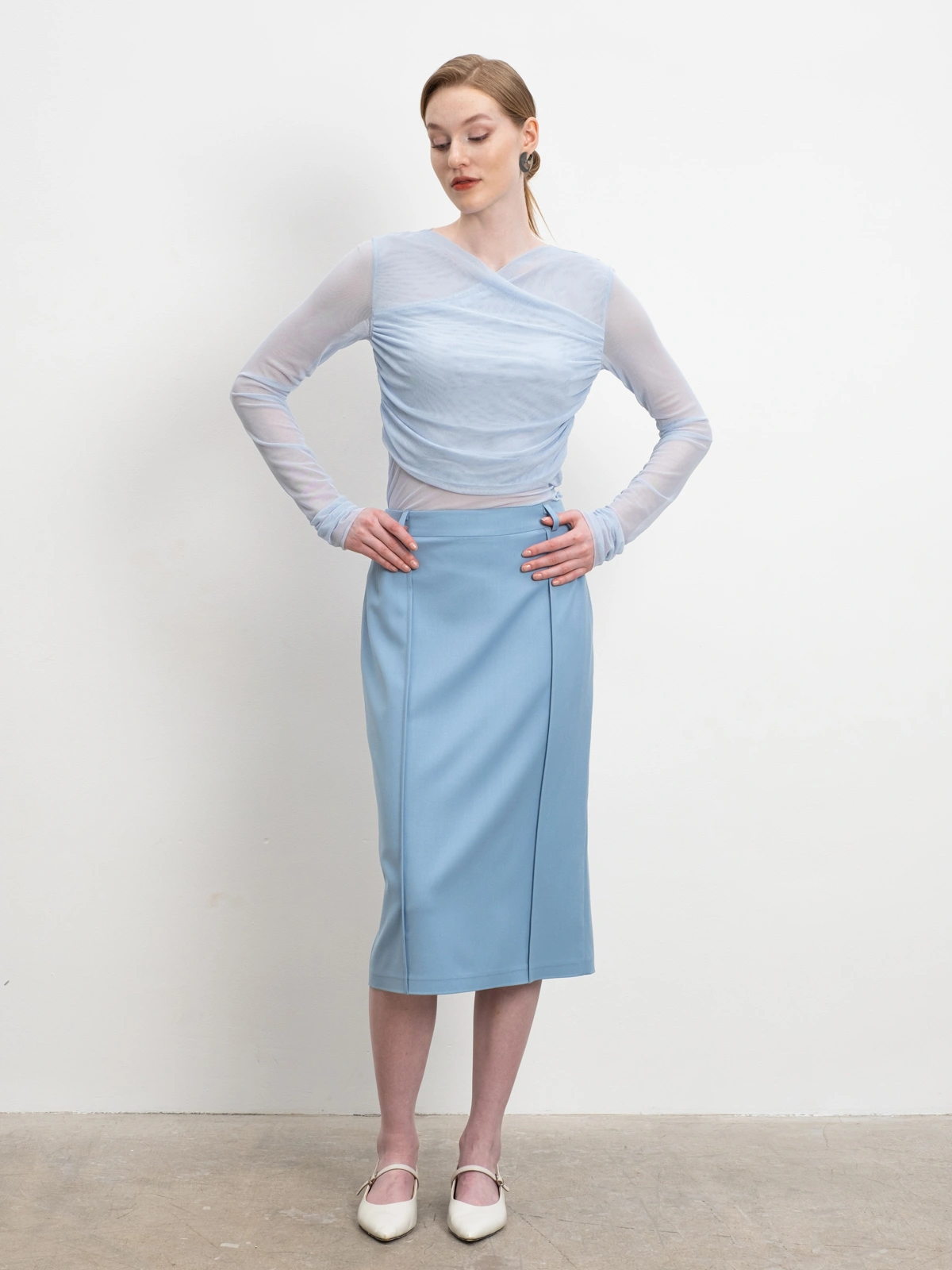 Голубая юбка с вытачками