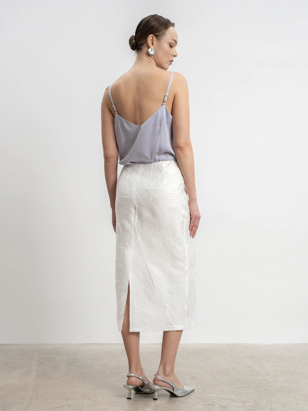 Белая юбка из жатой ткани