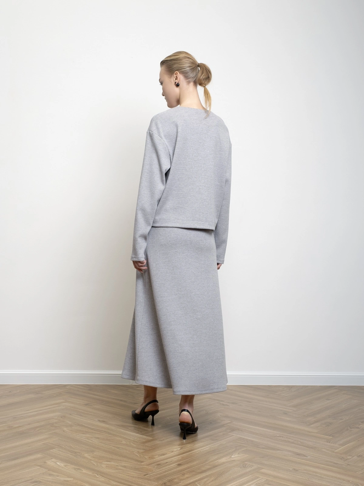 Серая трикотажная юбка