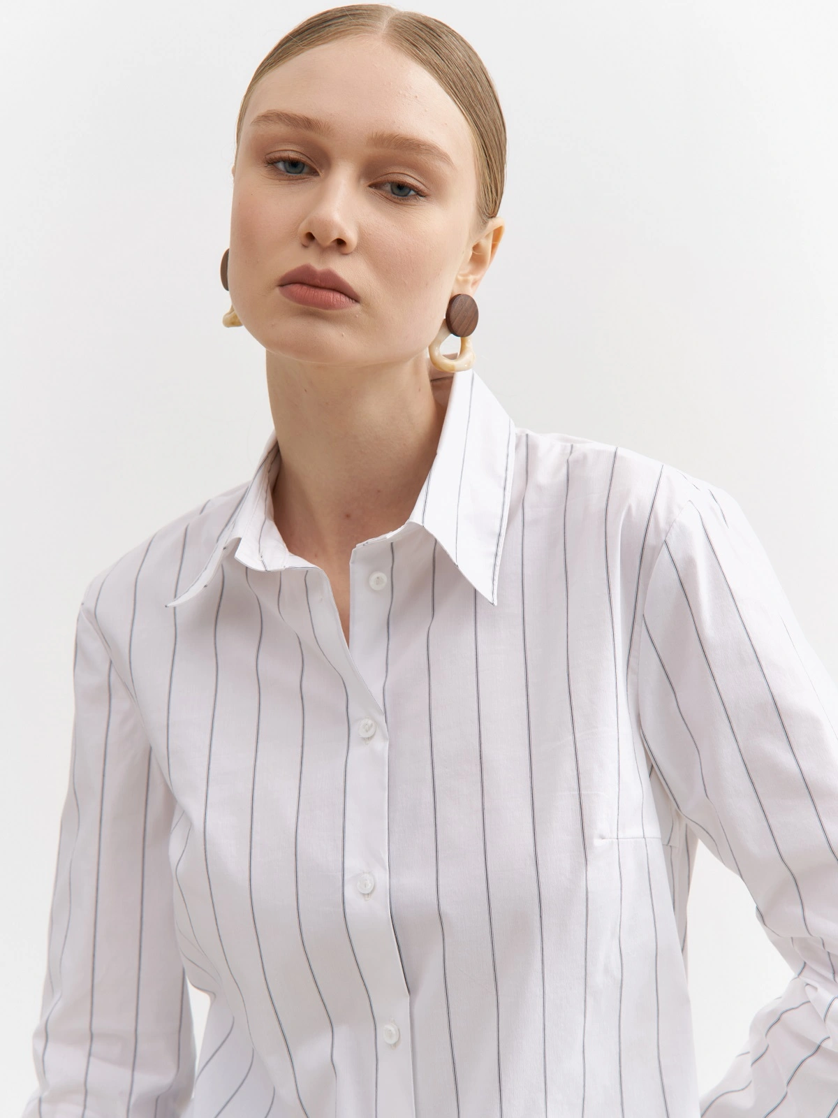 Рубашка в черную полоску