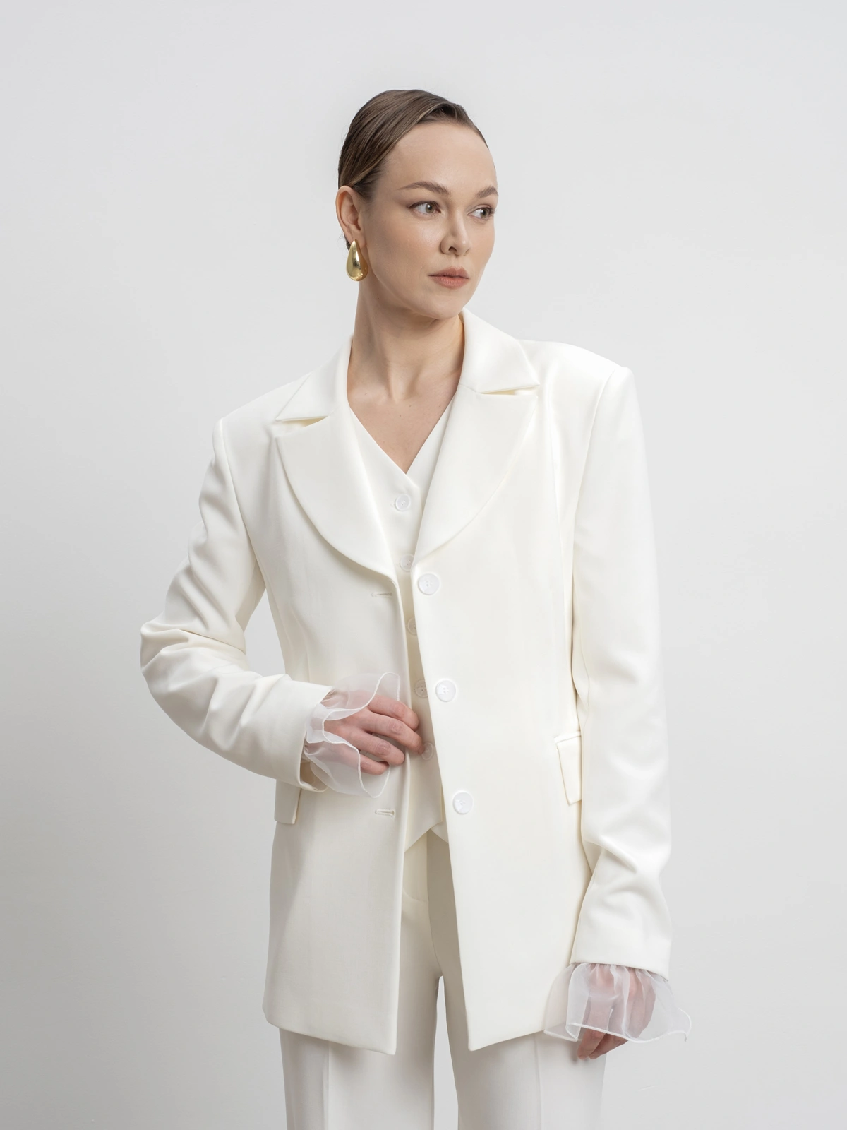 Молочный однобортный жакет