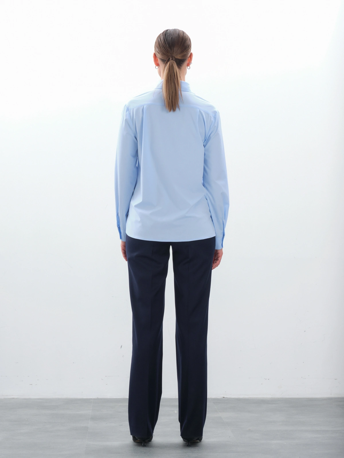 Классическая голубая рубашка