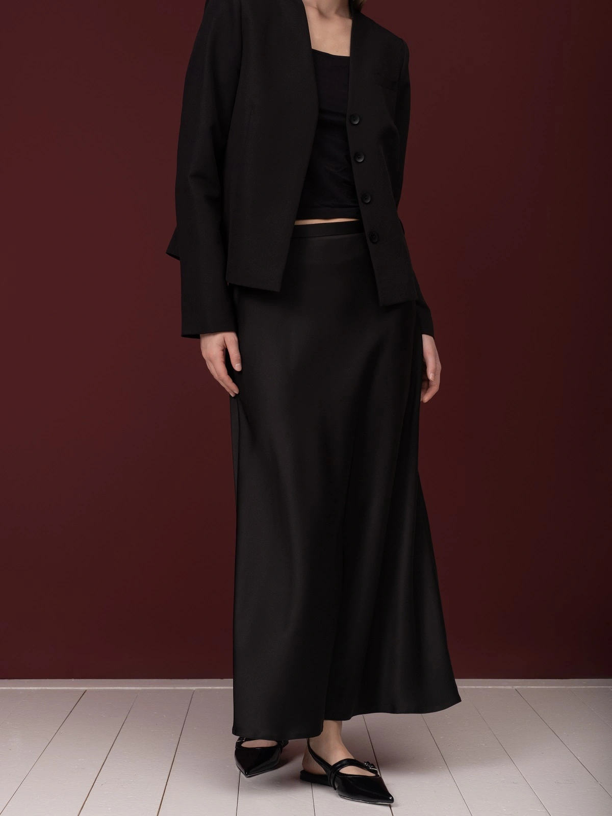 Черная атласная юбка Hecate