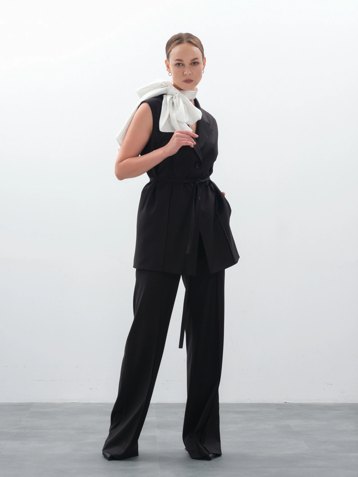 жилет женский, купить жилет женский, жилет женский удлиненный, черный жилет женский, жилет женский классический, жилетка женская, жилет женский офисный, удлиненный жилет с поясом, жилет под брюки женский, деловой жилет женский, жилет-пиджак женский без рукавов, костюмный жилет женский, купить черный удлиненный жилет, жилет-жакет женский, с чем носить удлиненный жилет, жилет на пуговицах с воротником, жилет как третий слой в одежде, жилет женский на голое тело, жилет платье