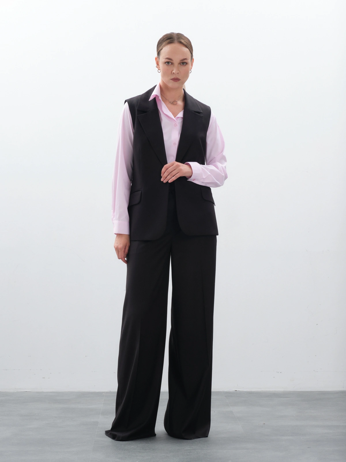 Жилет удлиненный черный