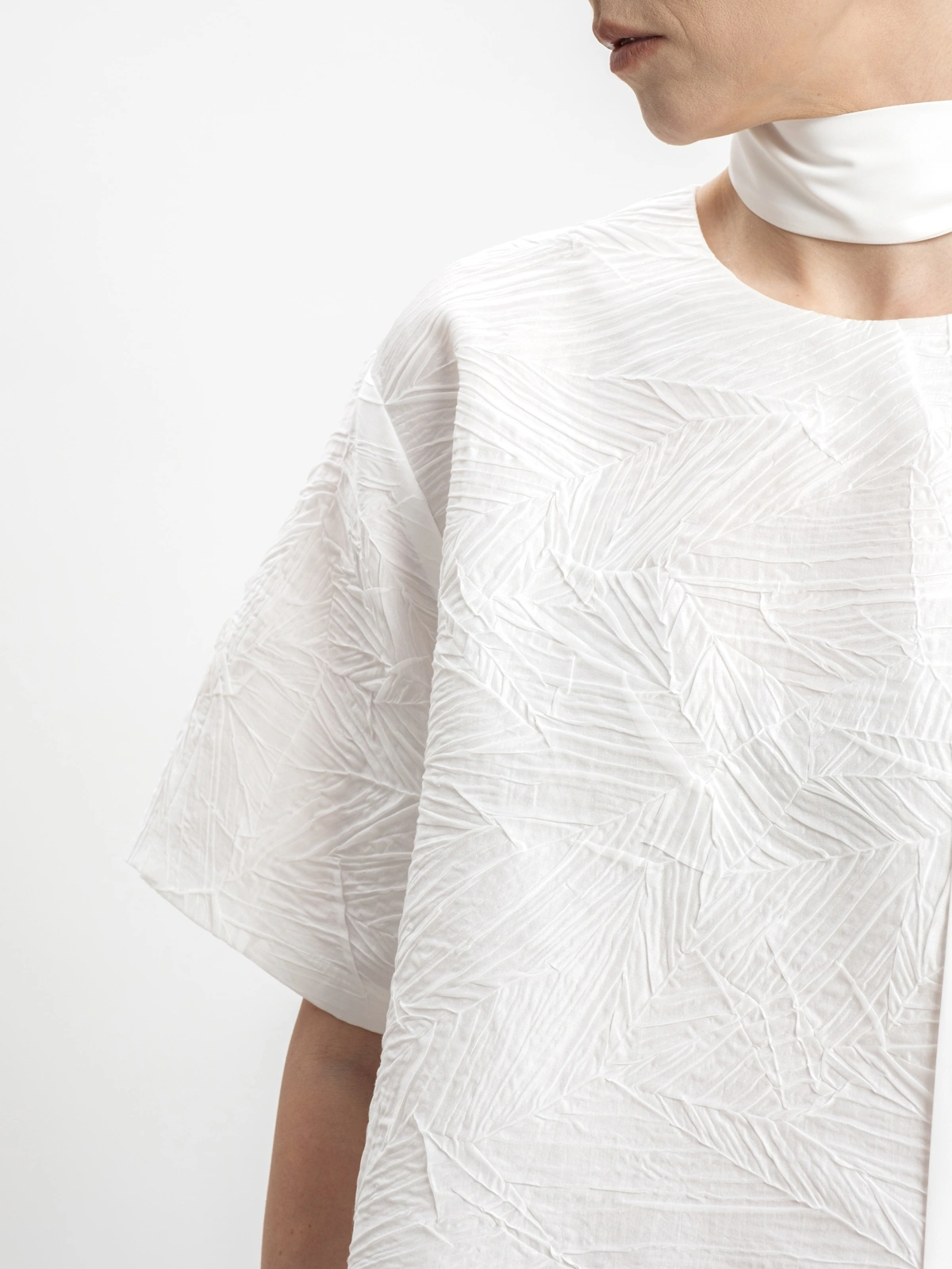 Белая блуза из жатой ткани