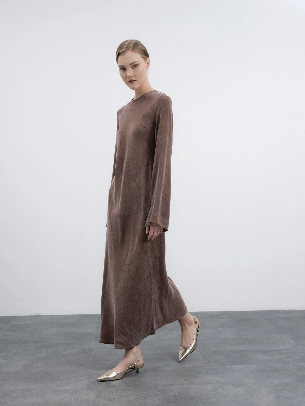 Меланжевое платье в оттенке мокко