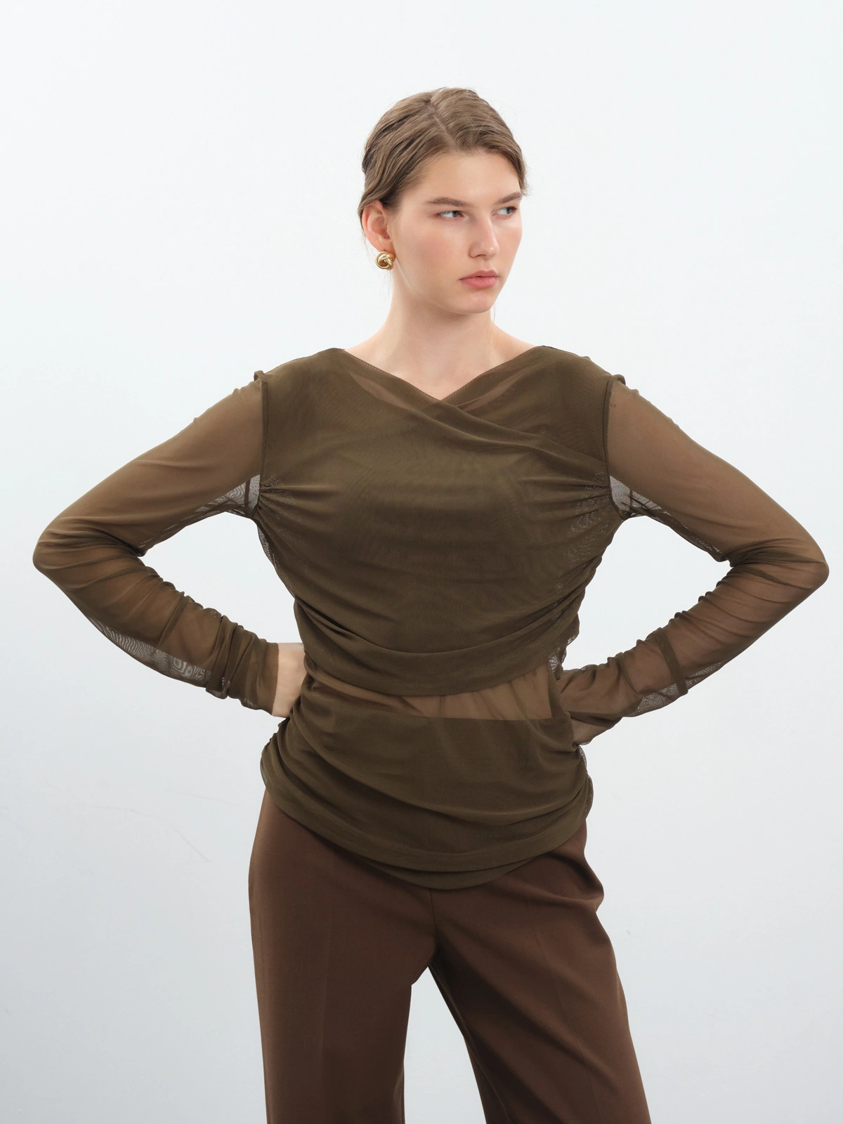 Лонгслив-сетка в оттенке хвои