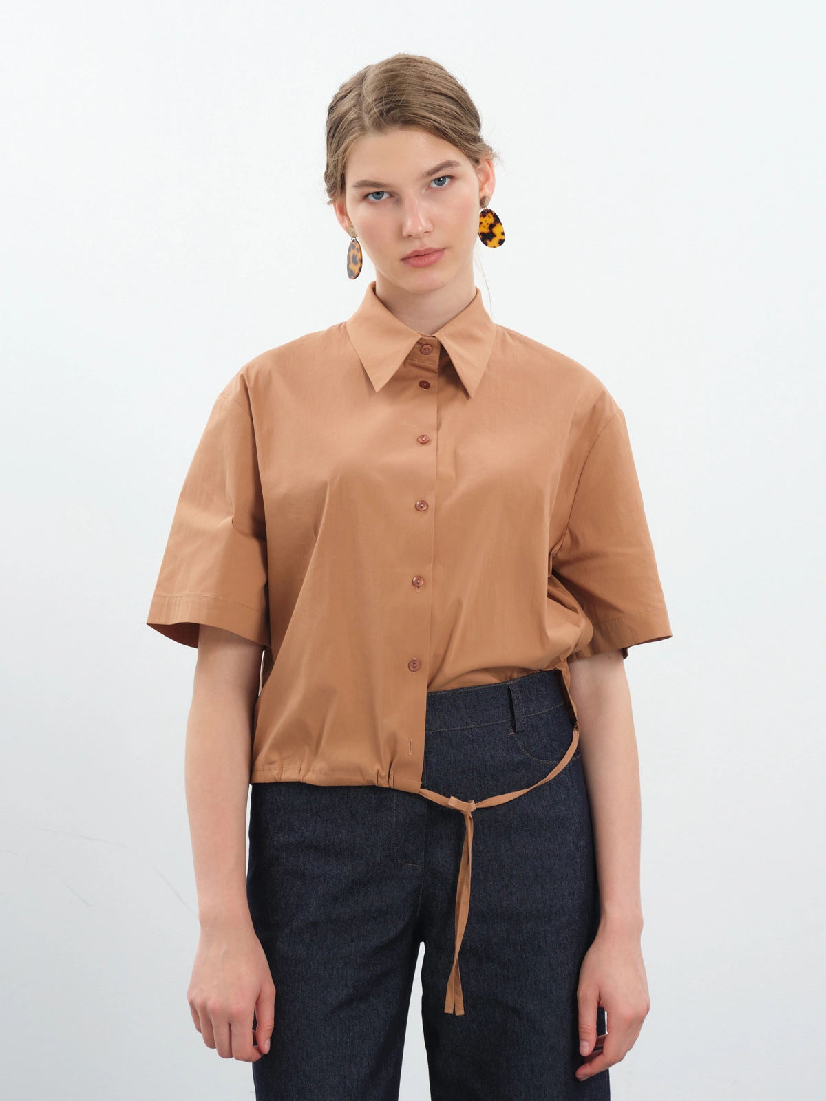 Коричневая блуза с асимметричным низом