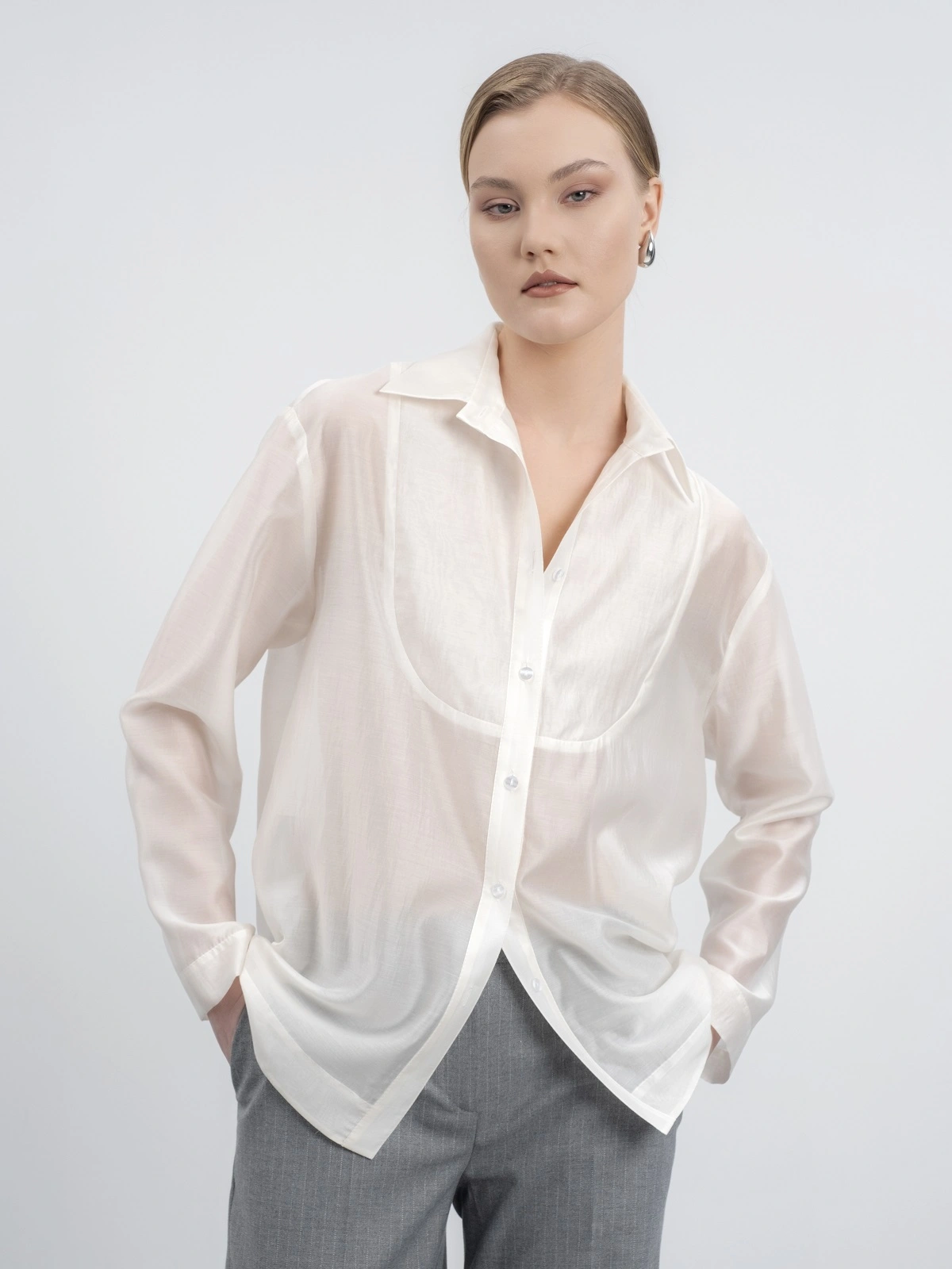 Жемчужная блуза с пластроном