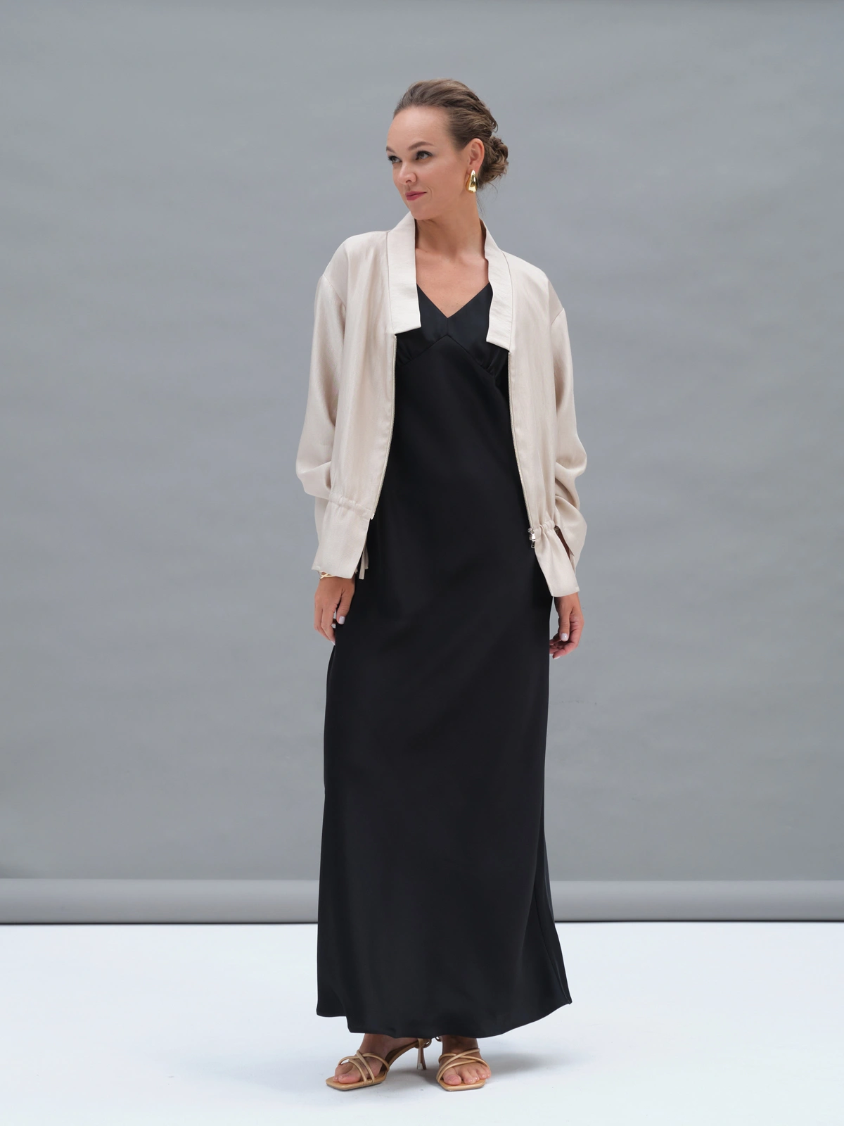 Черное атласное платье Hecate