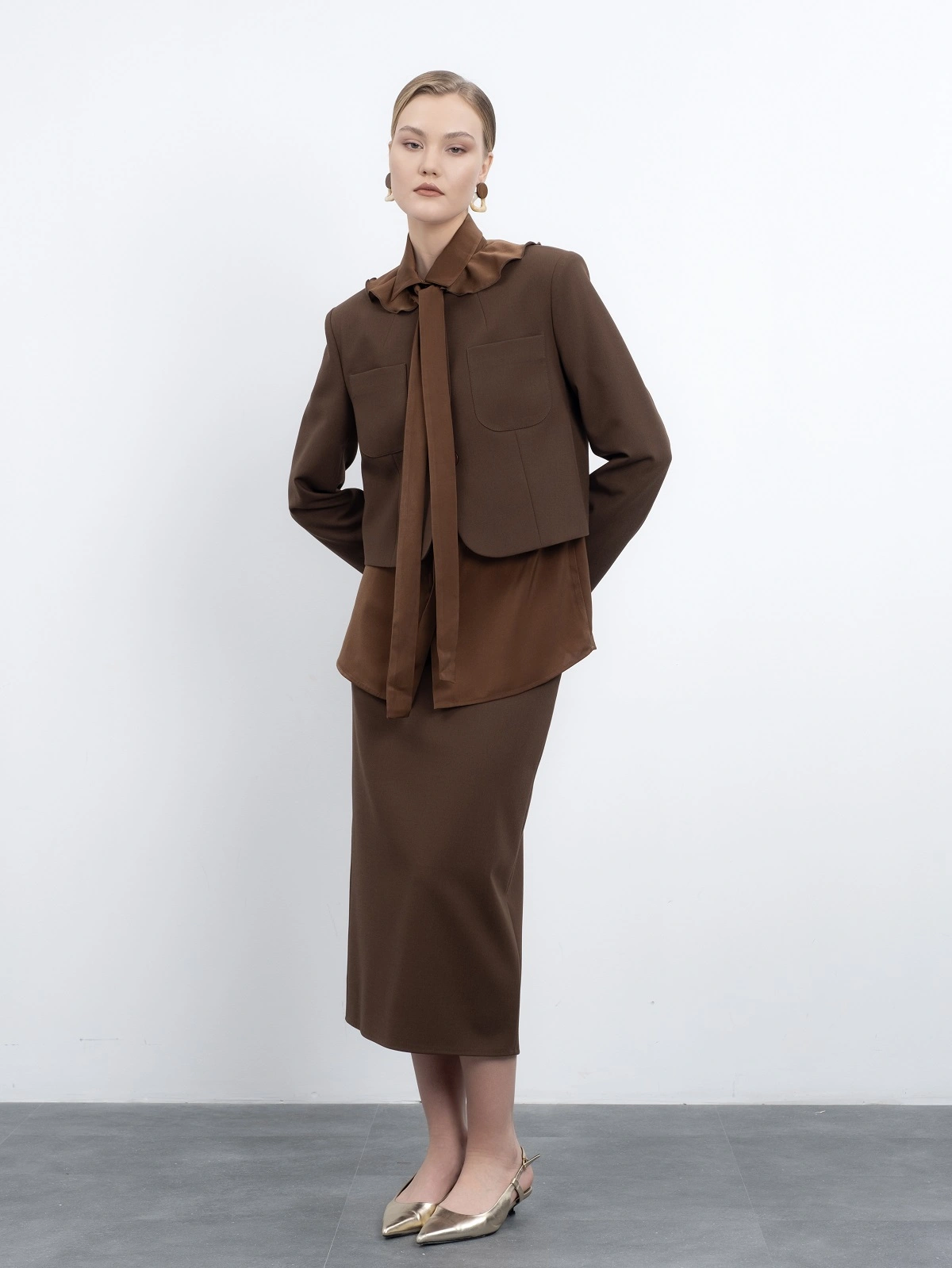 Укороченный жакет в кофейном оттенке