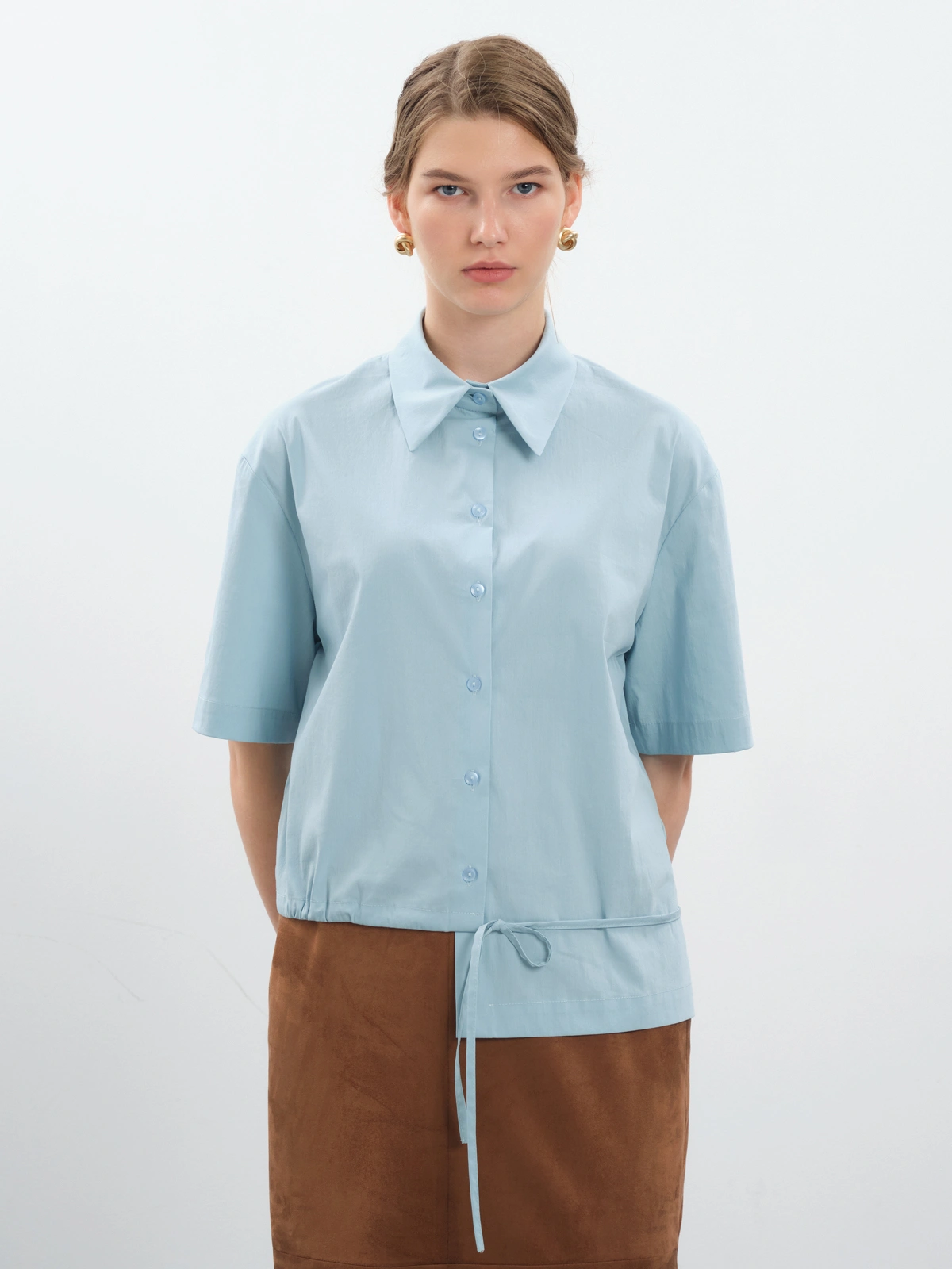 Голубая блуза с асимметричным низом