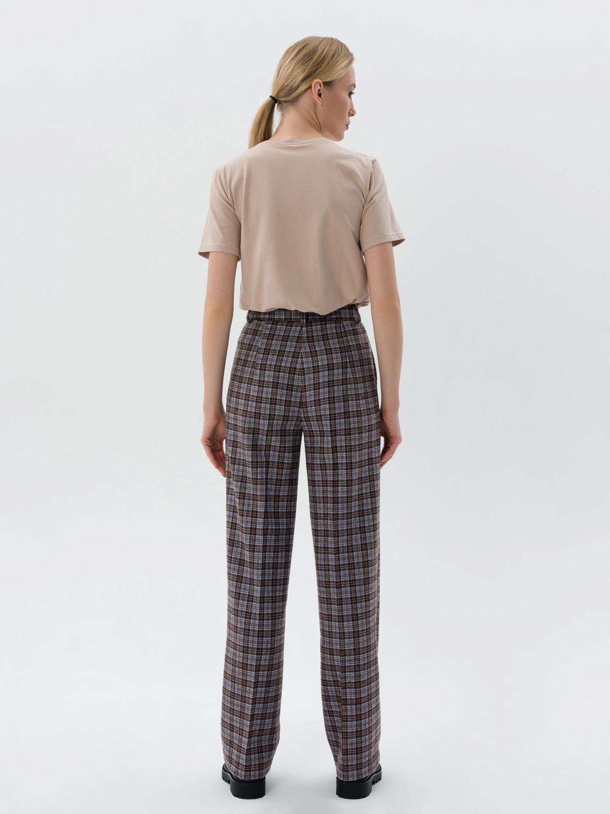 Бежевая базовая футболка