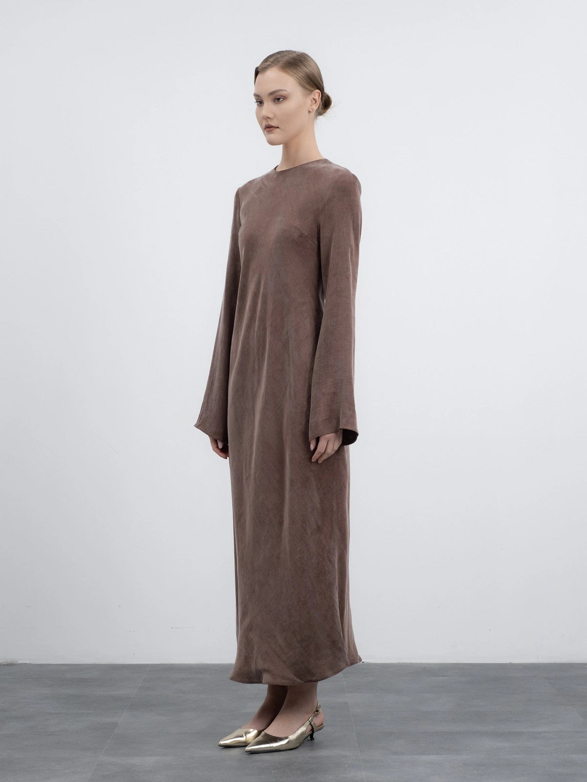Меланжевое платье в оттенке мокко