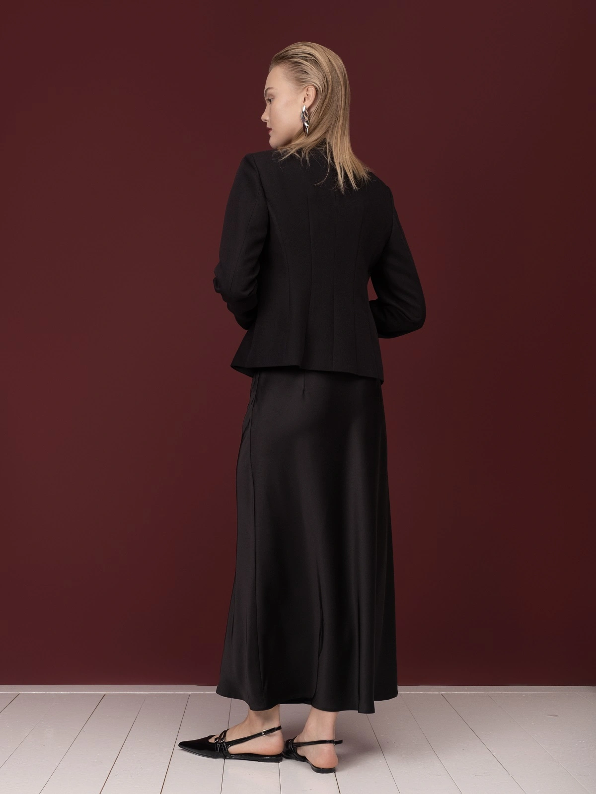 Черная атласная юбка Hecate