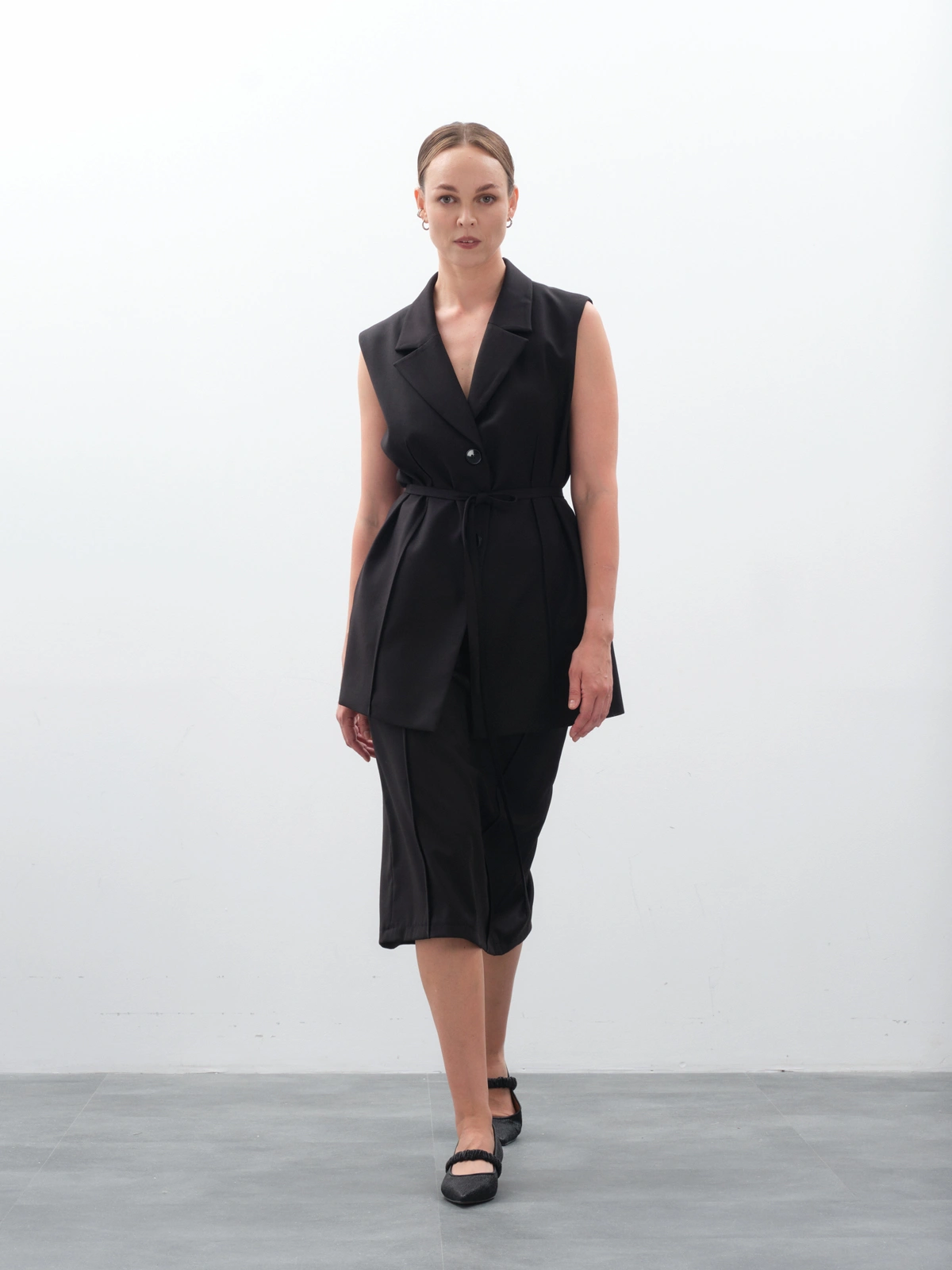 жилет женский, купить жилет женский, жилет женский удлиненный, черный жилет женский, жилет женский классический, жилетка женская, жилет женский офисный, удлиненный жилет с поясом, жилет под брюки женский, деловой жилет женский, жилет-пиджак женский без рукавов, костюмный жилет женский, купить черный удлиненный жилет, жилет-жакет женский, с чем носить удлиненный жилет, жилет на пуговицах с воротником, жилет как третий слой в одежде, жилет женский на голое тело, жилет платье