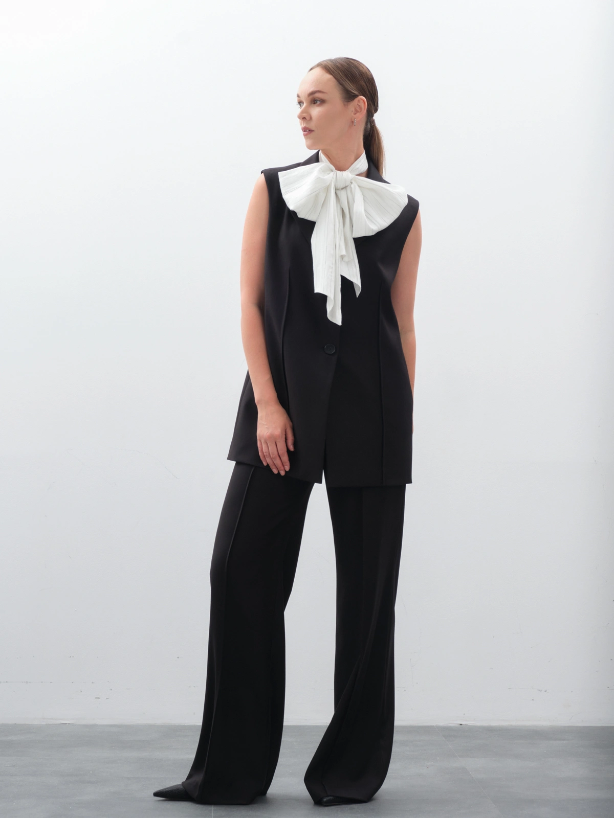 жилет женский, купить жилет женский, жилет женский удлиненный, черный жилет женский, жилет женский классический, жилетка женская, жилет женский офисный, удлиненный жилет с поясом, жилет под брюки женский, деловой жилет женский, жилет-пиджак женский без рукавов, костюмный жилет женский, купить черный удлиненный жилет, жилет-жакет женский, с чем носить удлиненный жилет, жилет на пуговицах с воротником, жилет как третий слой в одежде, жилет женский на голое тело, жилет платье