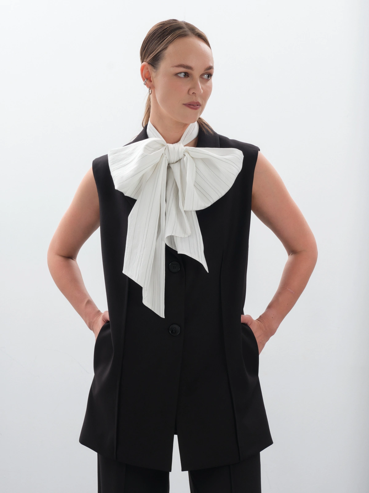 жилет женский, купить жилет женский, жилет женский удлиненный, черный жилет женский, жилет женский классический, жилетка женская, жилет женский офисный, удлиненный жилет с поясом, жилет под брюки женский, деловой жилет женский, жилет-пиджак женский без рукавов, костюмный жилет женский, купить черный удлиненный жилет, жилет-жакет женский, с чем носить удлиненный жилет, жилет на пуговицах с воротником, жилет как третий слой в одежде, жилет женский на голое тело, жилет платье