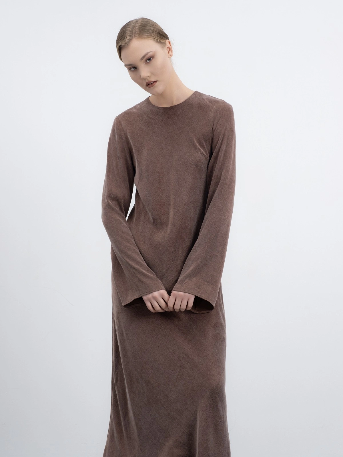 Меланжевое платье в оттенке мокко
