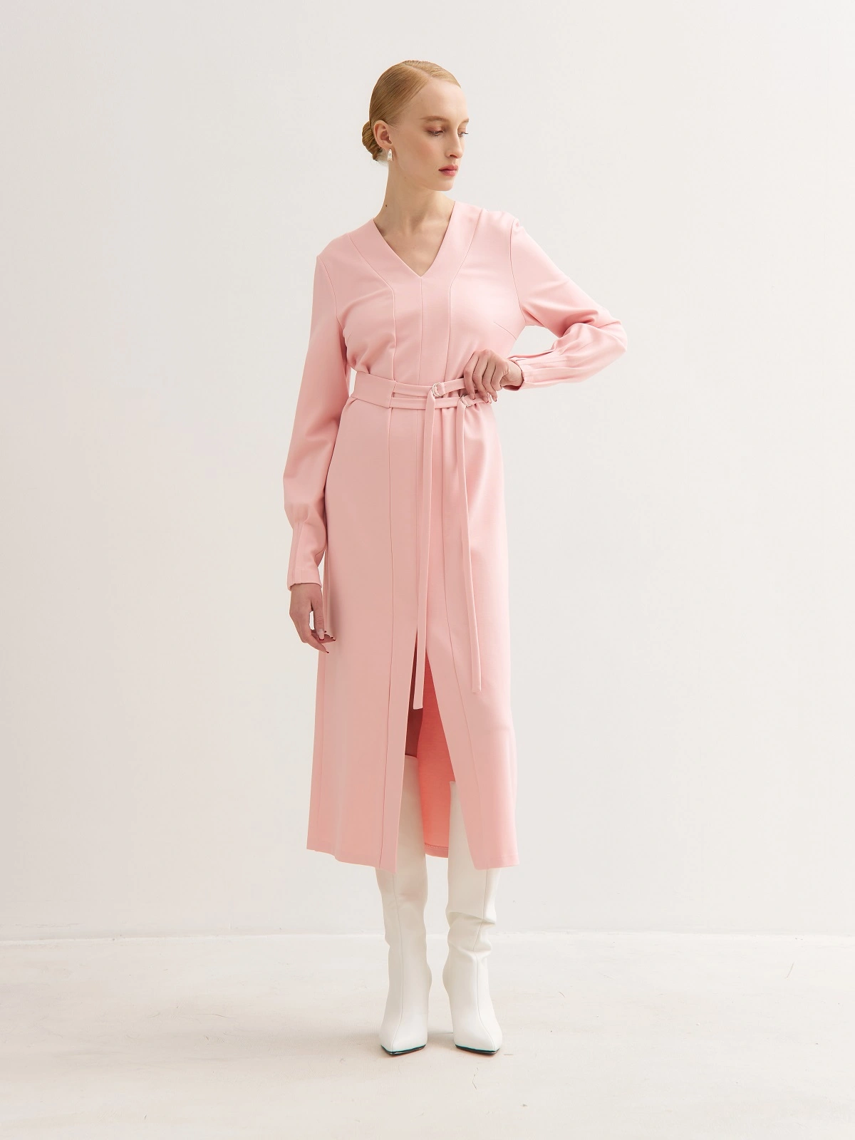 Розовое платье с поясом на кольцах