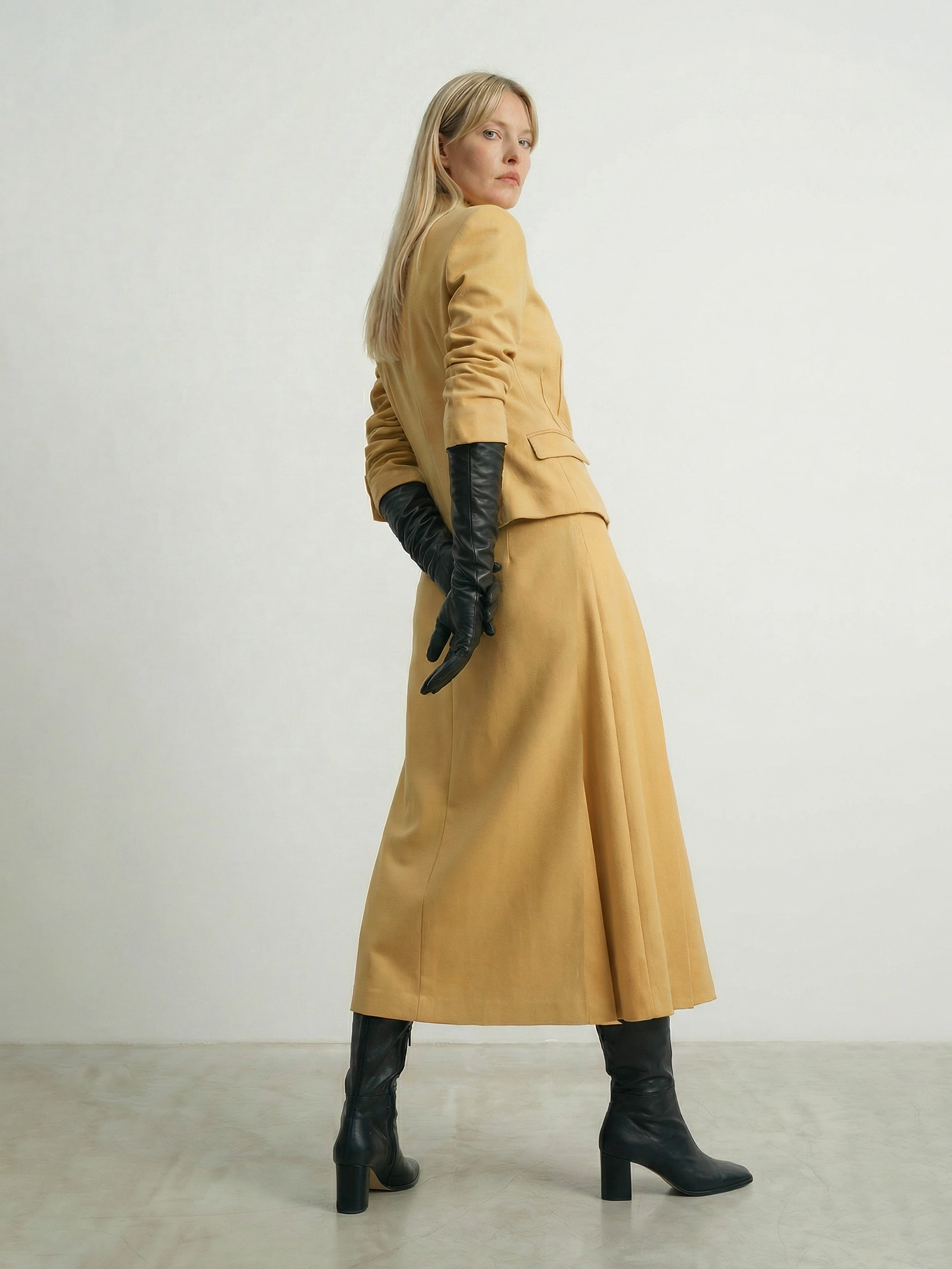 Горчичная юбка в складку