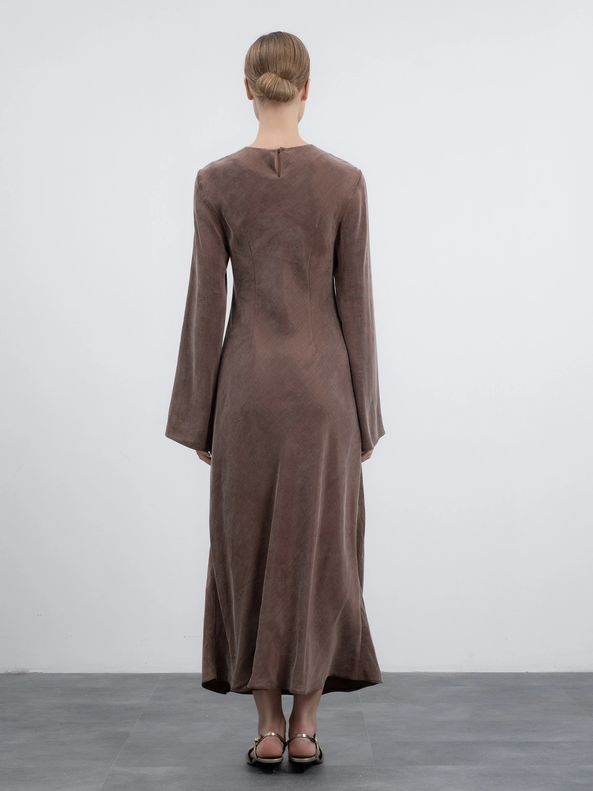 Меланжевое платье в оттенке мокко