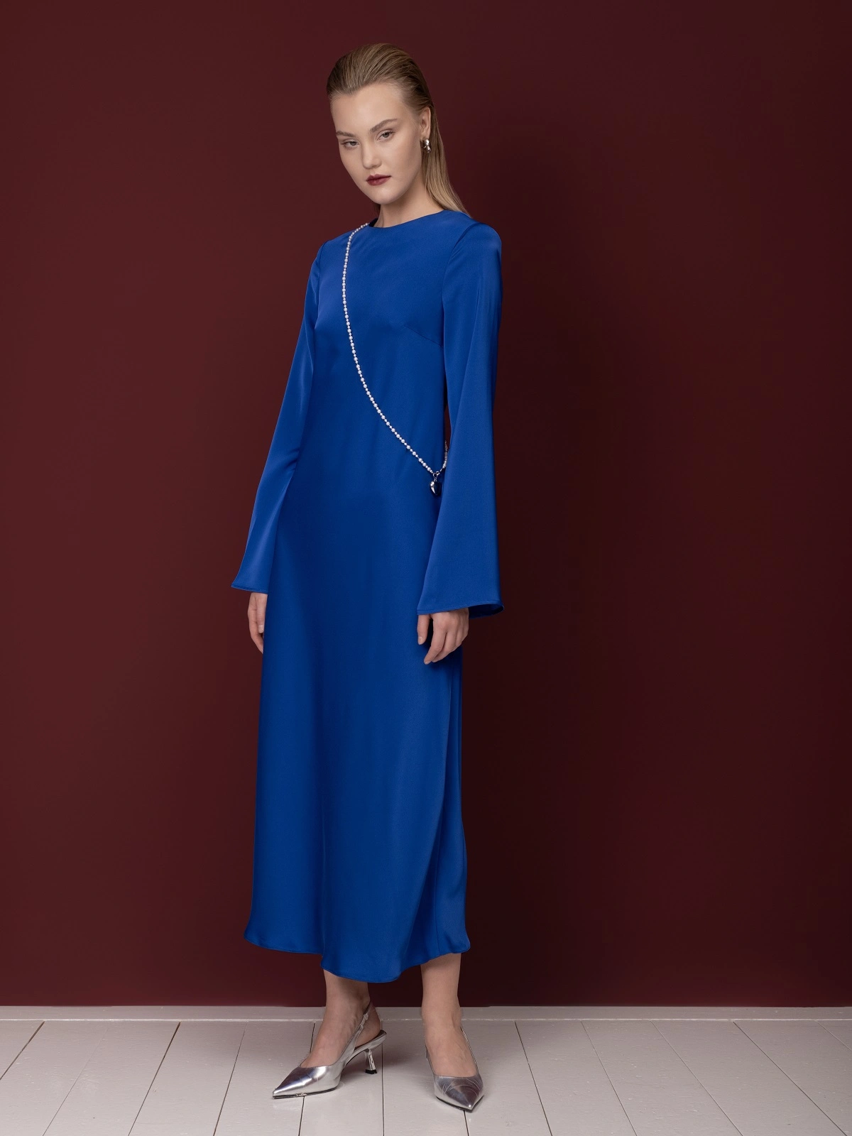 Синее сатиновое платье