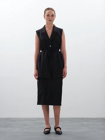 Классическая черная юбка-карандаш — незаменимая вещь в гардеробе. Эта юбка миди прямого кроя с высокой посадкой идеально подчеркивает фигуру. Лучший выбор как офисная юбка для создания строгого делового образа. Если вы хотите купить юбку, которая всегда будет актуальна, эта классическая модель — то, что нужно. Доступна доставка с примеркой и оплатой при получении. Ждем вас в наших магазинах в Перми, Екатеринбурге и Москве.